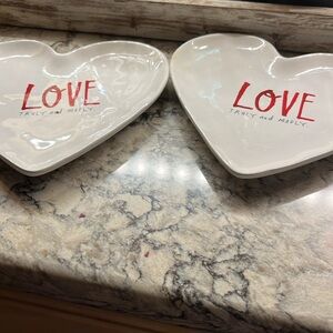 Rae Dunn set of 2 heart plates.